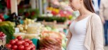 pregnant-woman-shopping-food